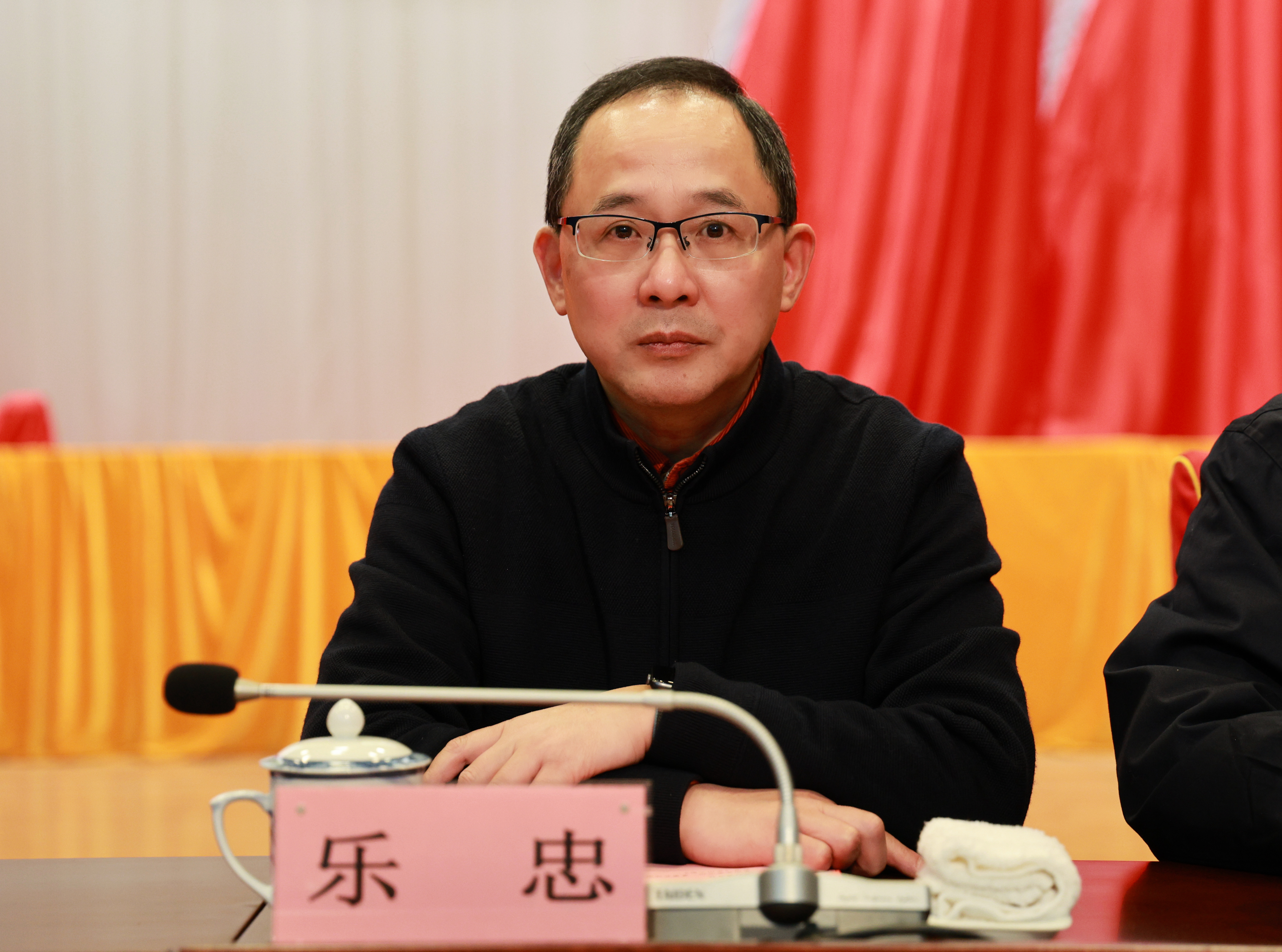 ͼ4 ���ҳ�ϯ�ۻ�.jpg